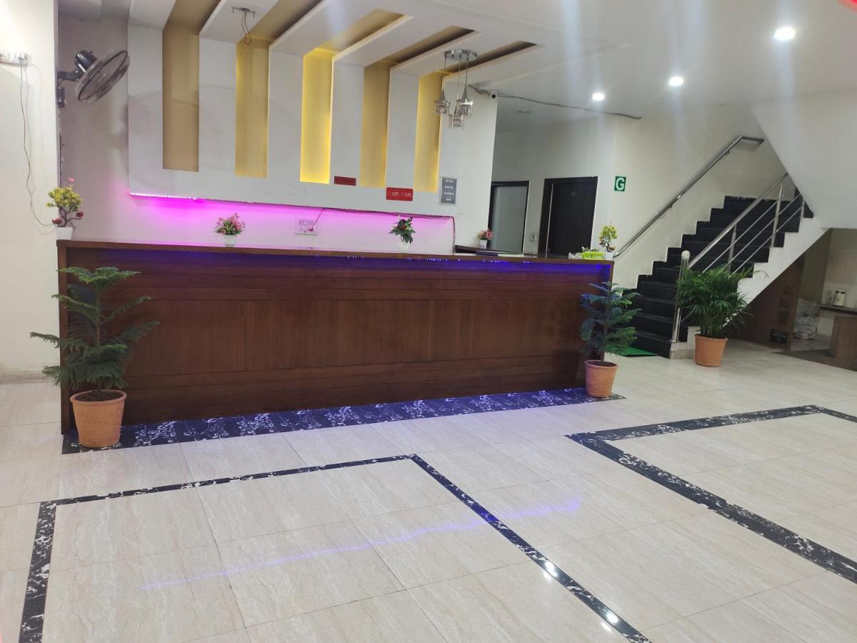 Hotel Kb Square Near Chandigarh Railway Station Zewnętrze zdjęcie