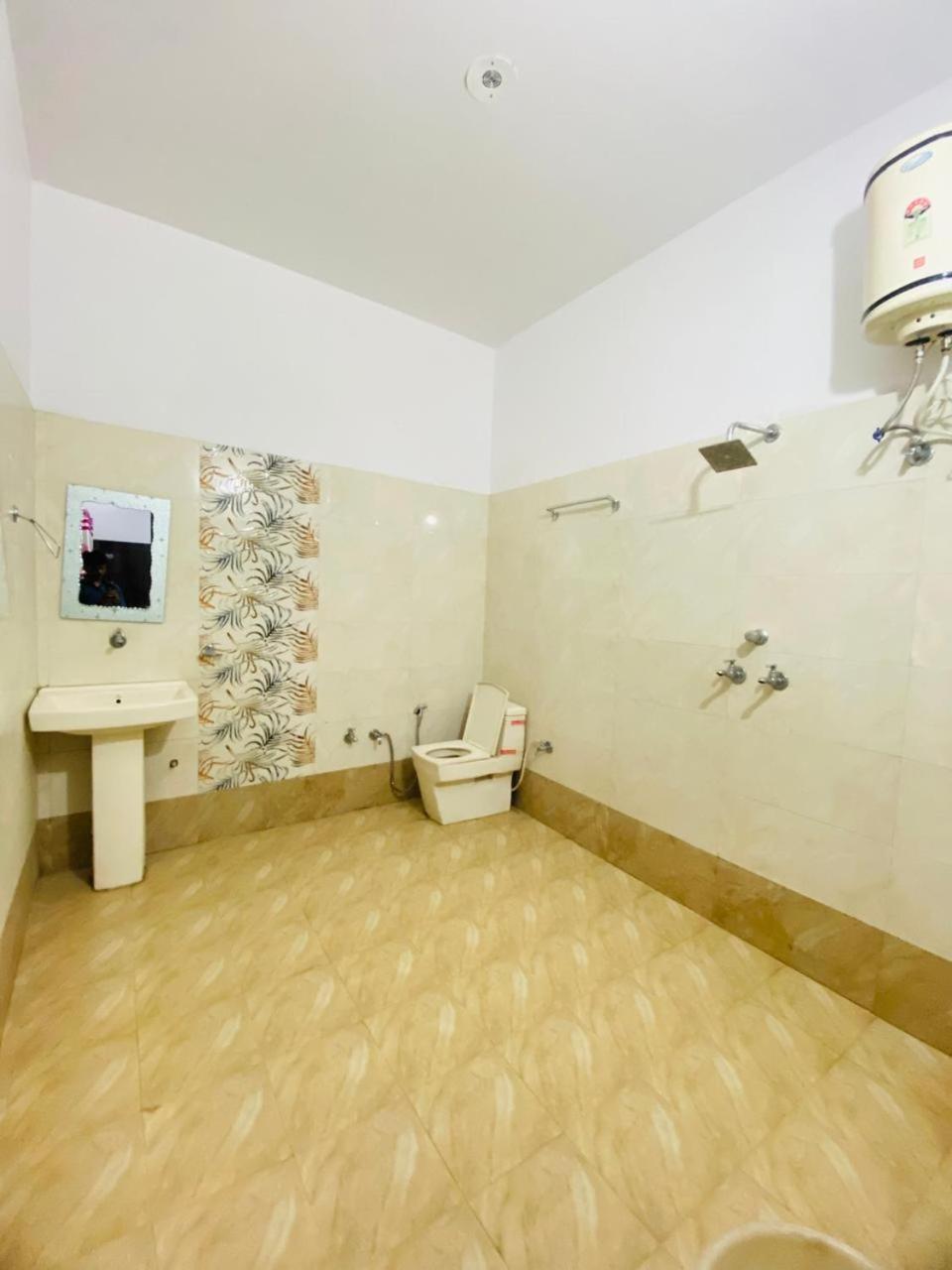 Hotel Kb Square Near Chandigarh Railway Station Zewnętrze zdjęcie
