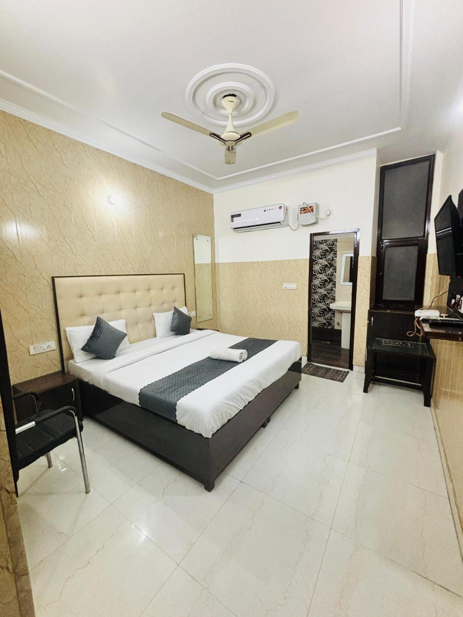 Hotel Kb Square Near Chandigarh Railway Station Pokój zdjęcie