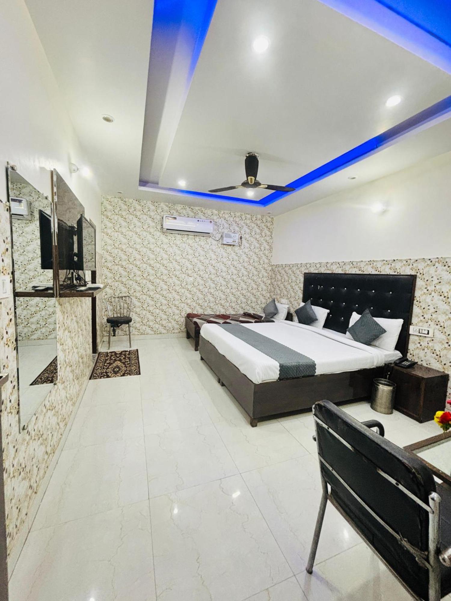 Hotel Kb Square Near Chandigarh Railway Station Pokój zdjęcie