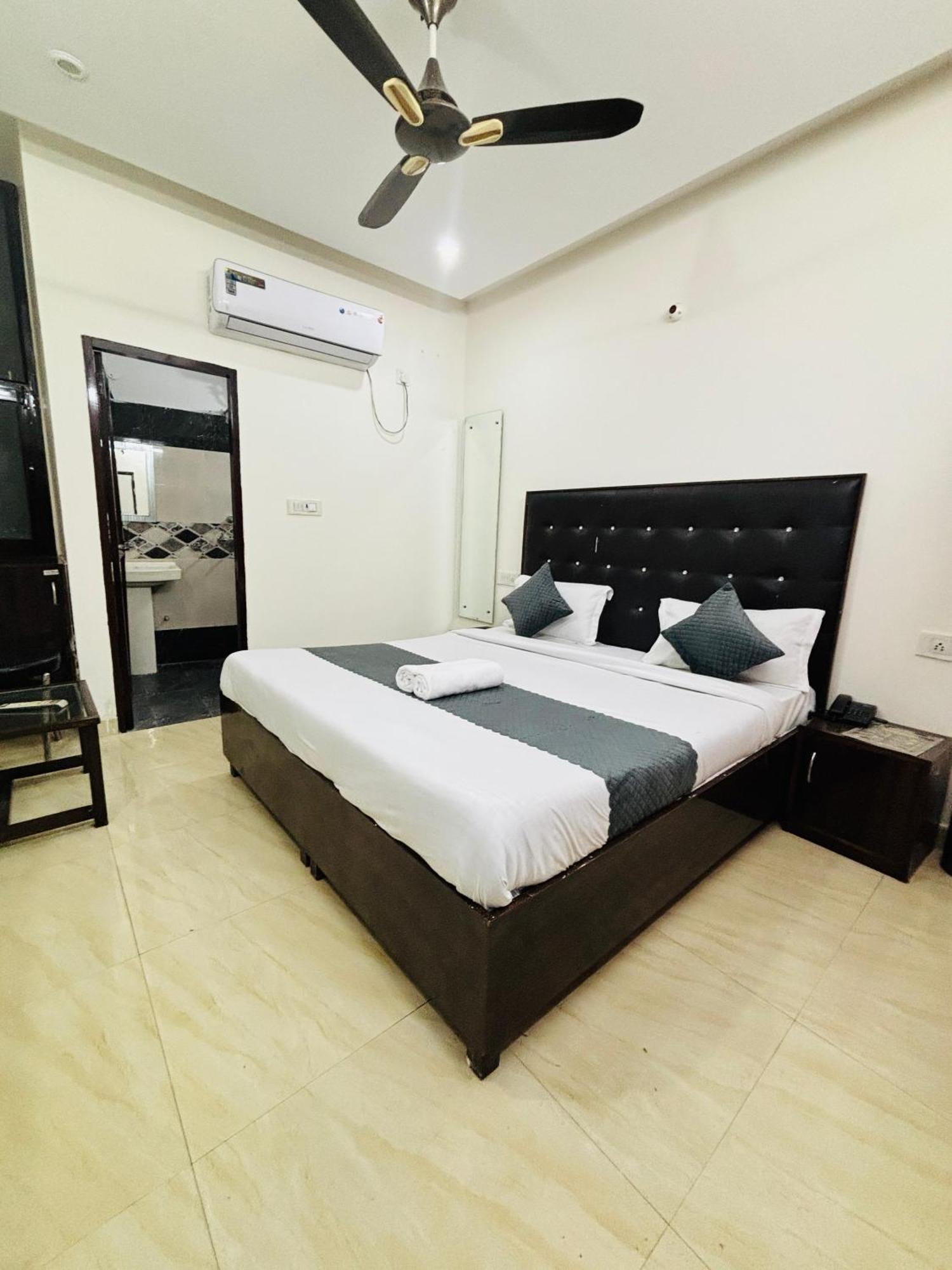 Hotel Kb Square Near Chandigarh Railway Station Zewnętrze zdjęcie
