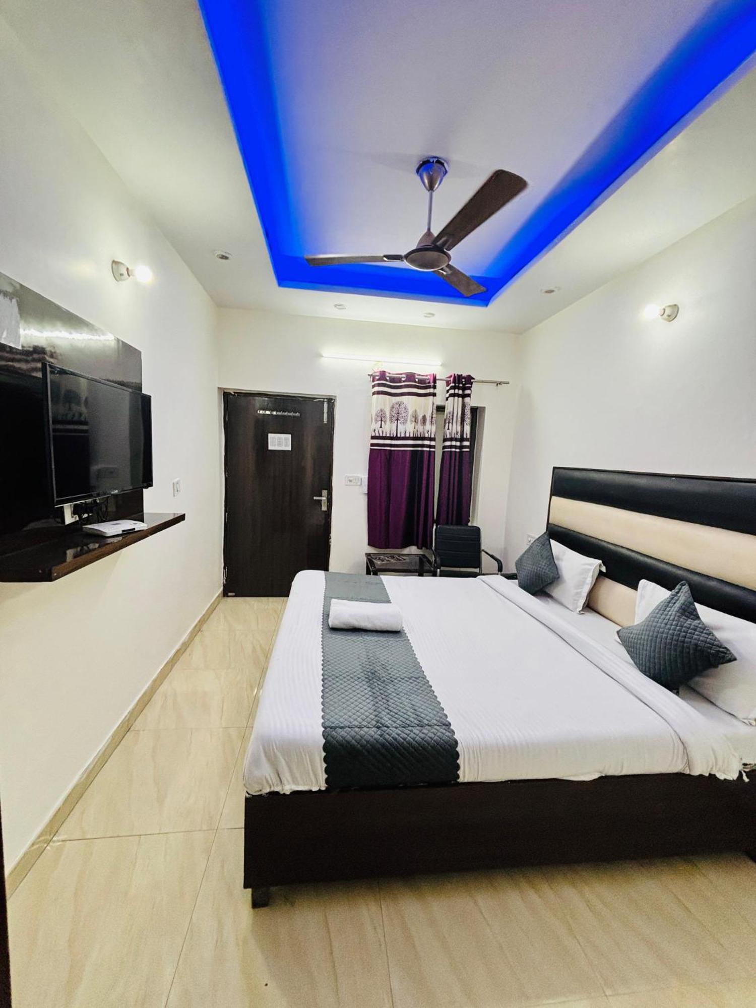 Hotel Kb Square Near Chandigarh Railway Station Zewnętrze zdjęcie