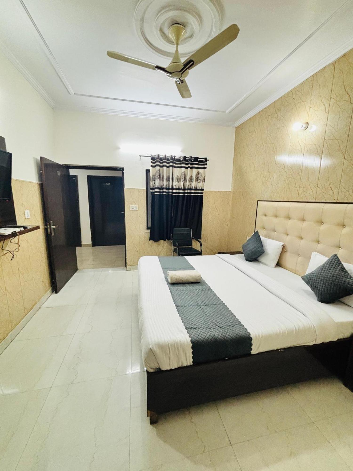 Hotel Kb Square Near Chandigarh Railway Station Pokój zdjęcie